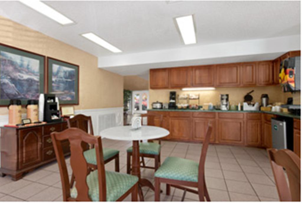 Baymont By Wyndham Roanoke Rapids Hotel Exterior photo