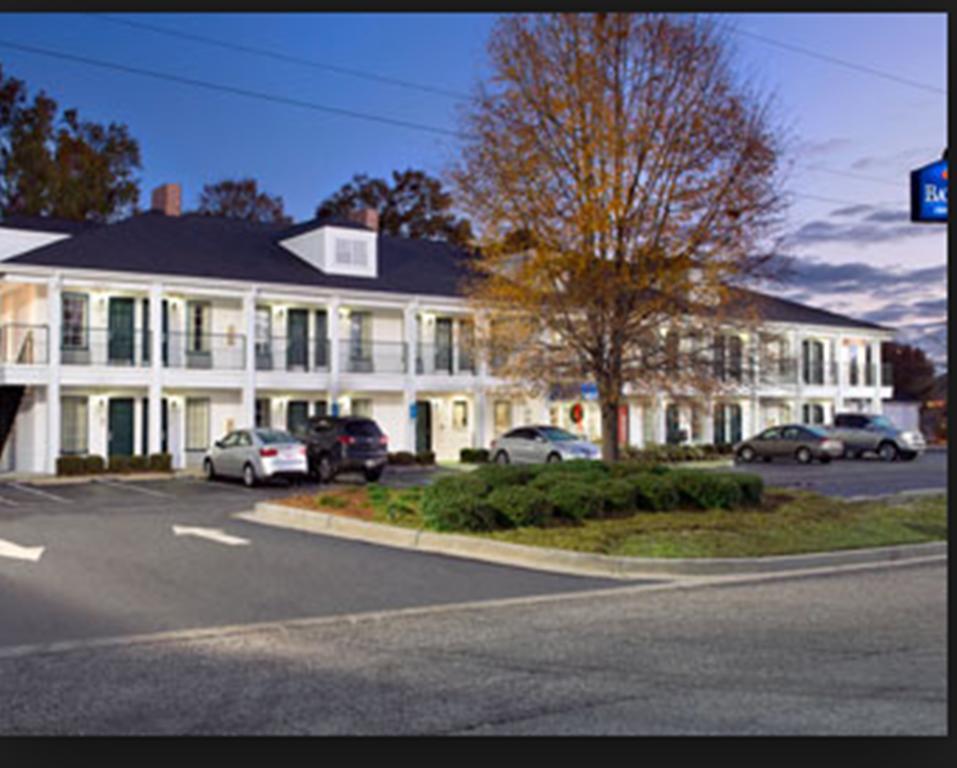 Baymont By Wyndham Roanoke Rapids Hotel Exterior photo